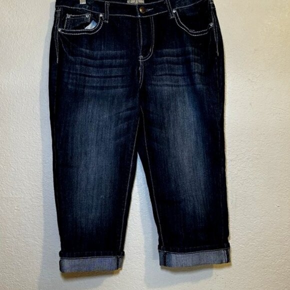 Women's Capri Crop Jeans Stretch Mid-Rise Rhinestone - Picture 1 of 3